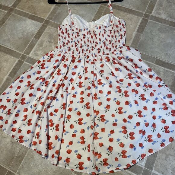 Strawberry Print Cami Mini Dress Size Large , & Strawberry Crop Top Large - Picture 4 of 16
